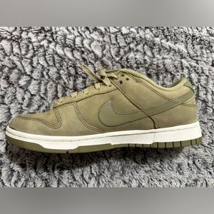 Nike Dunk Low PRM- women’s 9 neutral olive